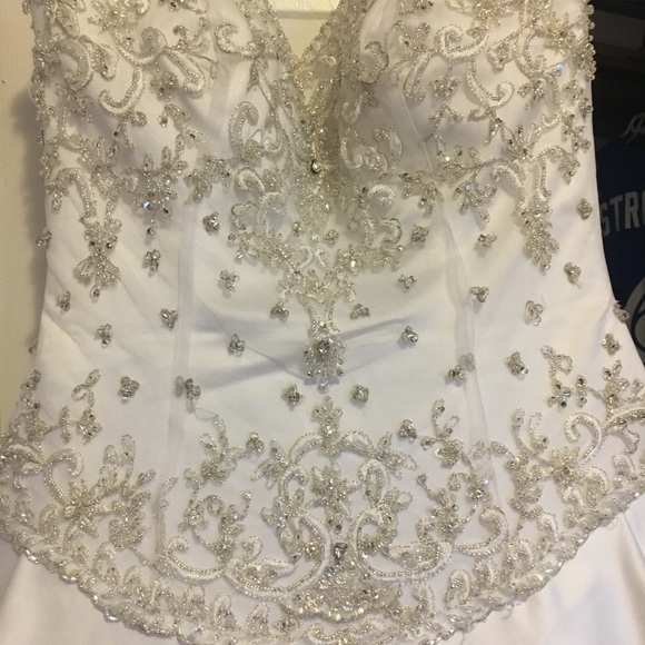 Wedding dress - Picture 10 of 10